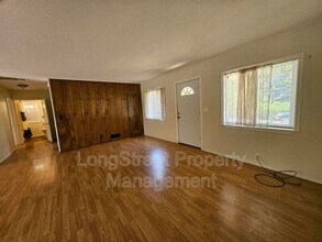632 Lake Bay Ct in Lake Oswego, OR - Foto de edificio - Building Photo