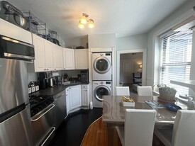 284 Cambridge St, Unit 4 Apartamentos