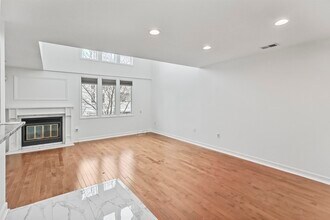 816 Topsail Ln in Secaucus, NJ - Building Photo - Building Photo