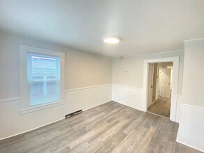 8 Parkinson Ct in Nashua, NH - Building Photo - Building Photo