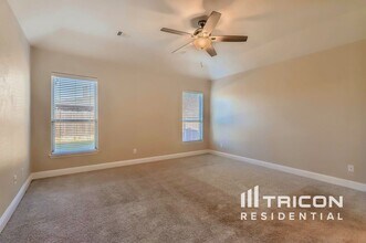 319 S Hill Dr in Waxahachie, TX - Building Photo - Building Photo