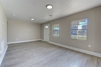 3020 2nd Ave N in Texas City, TX - Building Photo - Building Photo