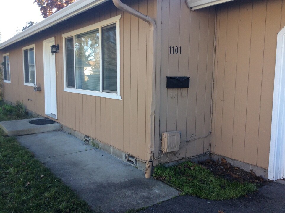 1101 SW G St in Grants Pass, OR - Building Photo