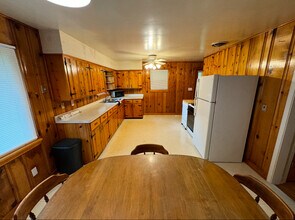 8904 Beulah Church Rd in Louisville, KY - Building Photo - Building Photo