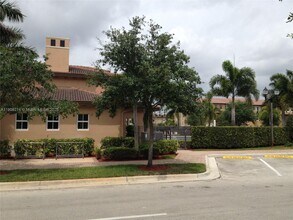 983 SW 147th Ave in Pembroke Pines, FL - Building Photo - Building Photo
