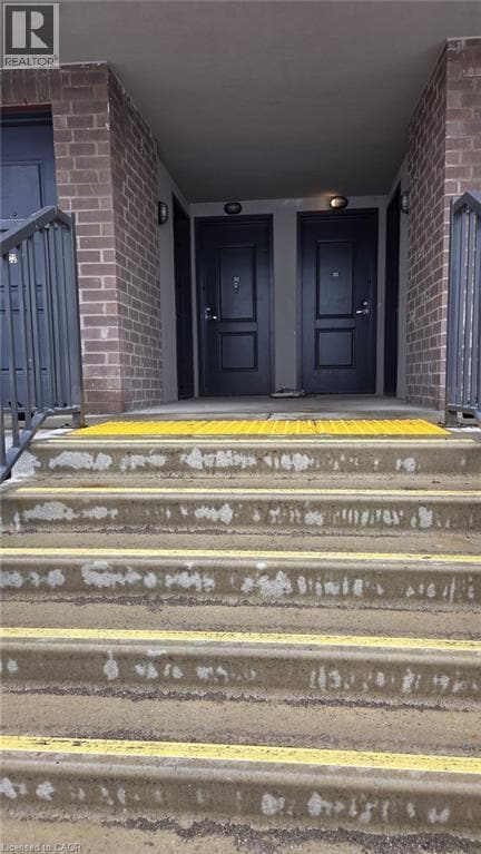 370 Fisher Mills Rd in Cambridge, ON - Building Photo - Building Photo