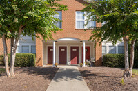 Chesterfield Gardens in Chester, VA - Foto de edificio - Building Photo