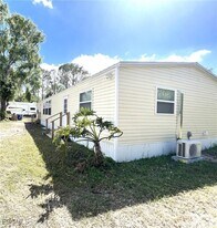19381 Durrance Rd in North Fort Myers, FL - Building Photo