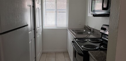 936 W Mountain View Rd-Unit -15 in Phoenix, AZ - Building Photo - Building Photo