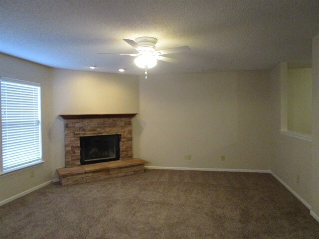 12440 Rose Haven Dr in Indianapolis, IN - Foto de edificio - Building Photo