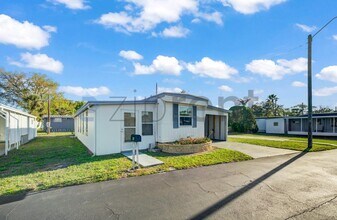 27466 US Hwy 19 N in Clearwater, FL - Foto de edificio - Building Photo
