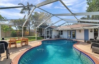 2873 Sarah Dr in Clearwater, FL - Building Photo