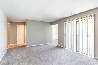 Keeneland Downs Apartments in Columbia, MO - Building Photo - Building Photo