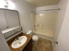 251 SE Grape Ave-Unit -EF-0001 | 251 SE Grape Ave in Winston, OR - Building Photo - Building Photo