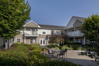 Pine Ridge of Plumbrook Senior Living in Sterling Heights, MI - Building Photo - Building Photo