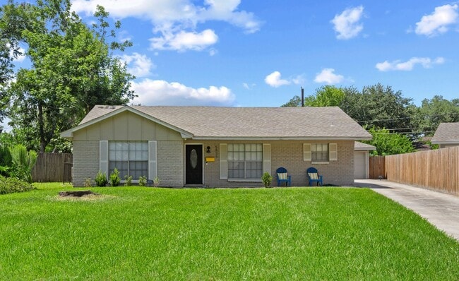 5826 Spruce Forest Dr