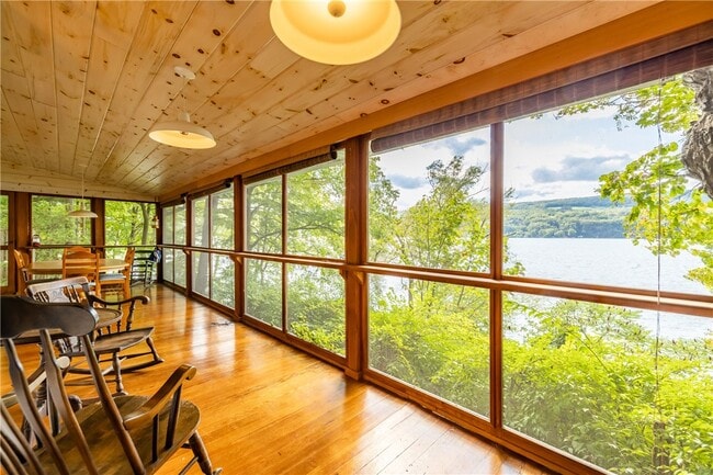 property at 1519 S Lake Rd