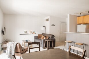 145 N Jackson St in Milwaukee, WI - Building Photo