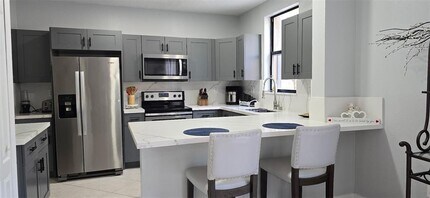 953 NW 135th Ave in Pembroke Pines, FL - Building Photo - Building Photo