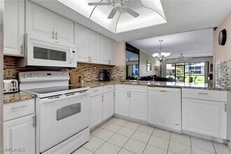 131 Cypress Way E in Naples, FL - Building Photo - Building Photo