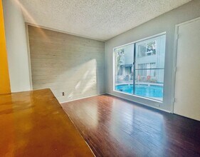 941 N San Vicente Blvd in West Hollywood, CA - Building Photo - Building Photo