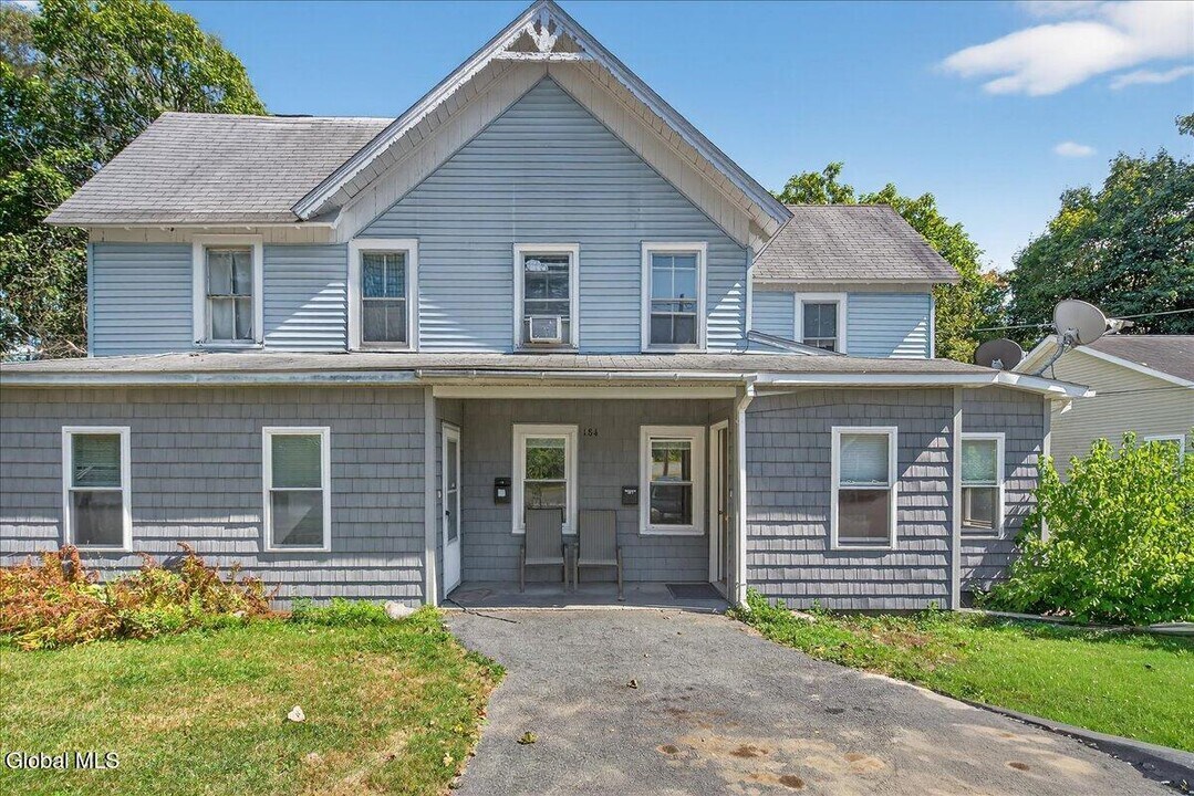 184 Saratoga Ave in Ballston Spa, NY - Building Photo