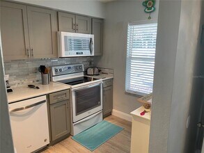 7294 Cloister Dr in Sarasota, FL - Building Photo - Building Photo