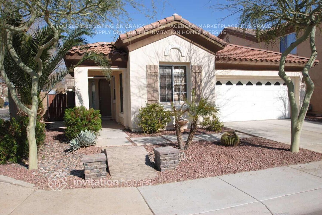 2032 E Carla Vista Dr in Chandler, AZ - Building Photo