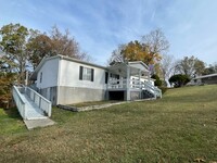 717 Bruner Rd in Strawberry Plains, TN - Foto de edificio - Building Photo