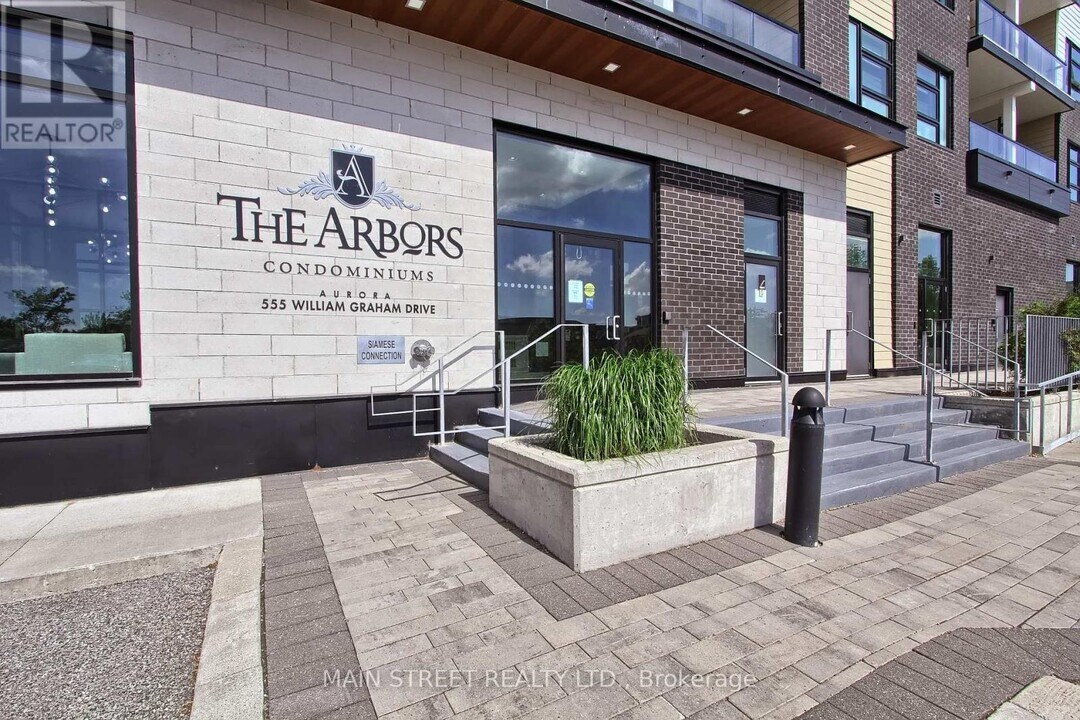 555-555 William Graham Dr in Aurora, ON - Building Photo