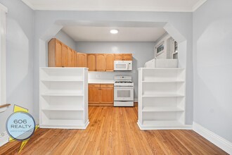 824 W Roscoe St, Unit 2 in Chicago, IL - Building Photo - Building Photo