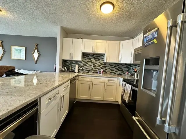 30 E Huron St, Unit 3706 in Chicago, IL - Building Photo - Building Photo