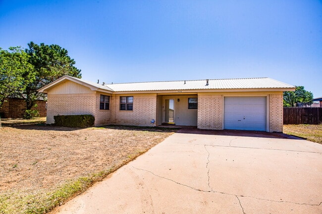 1408 Aberdeen Ave in Wolfforth, TX - Building Photo - Building Photo