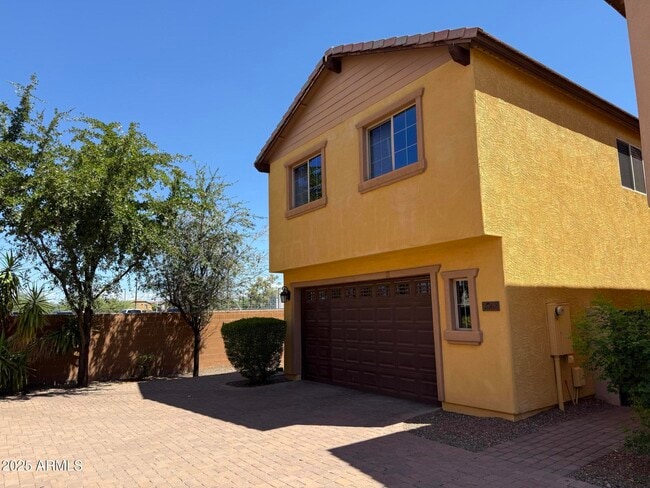 2062 E Heartwood Ln in Phoenix, AZ - Building Photo - Building Photo