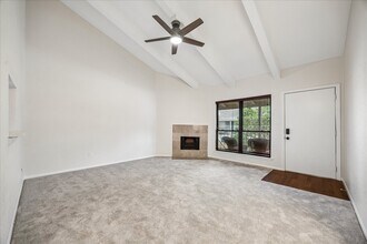 5711 Sugar Hill Dr in Houston, TX - Building Photo - Building Photo