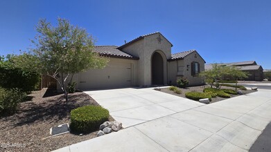 18407 W Sandlewood Dr in Goodyear, AZ - Building Photo - Building Photo