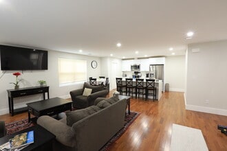 290 Riverside Ave in Medford, MA - Building Photo - Building Photo