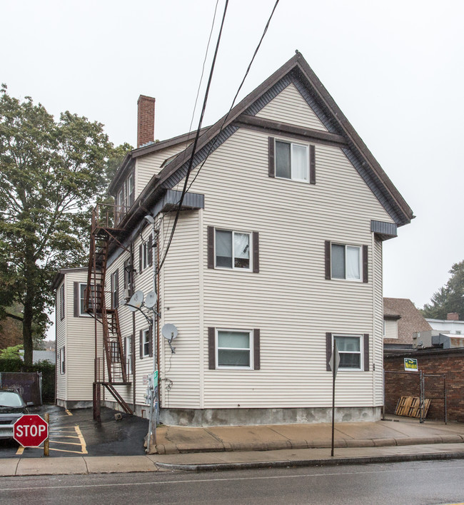 209-215 Belmont St in Brockton, MA - Foto de edificio - Building Photo