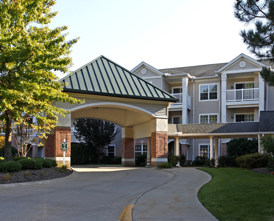 Sprenger Towne Center Senior Apartments in Avon Lake, OH - Foto de edificio