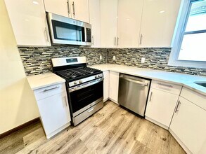 325 Central Ave in Jersey City, NJ - Building Photo - Building Photo