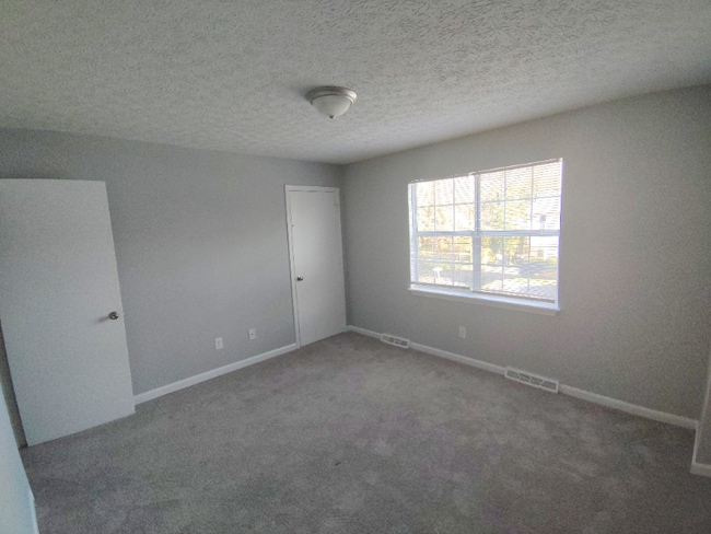 property at 33 Fonda Dr