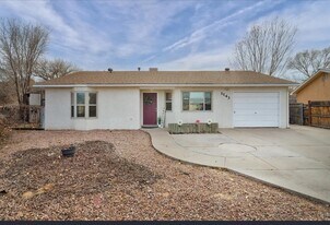 1143 Cordoba Ct SE in Los Lunas, NM - Building Photo