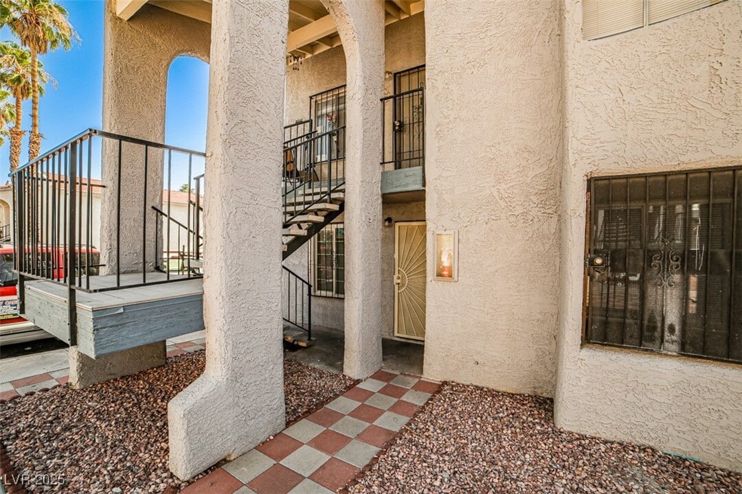 4718 Elk Springs Ave in Las Vegas, NV - Building Photo