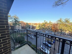 75 S Reynolds St, Unit 418 in Alexandria, VA - Building Photo - Building Photo