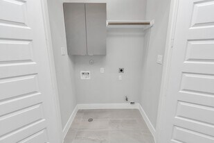 5818 Burt St in Houston, TX - Building Photo