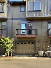 1444 NE Redspire Ln in Hillsboro, OR - Foto de edificio - Building Photo
