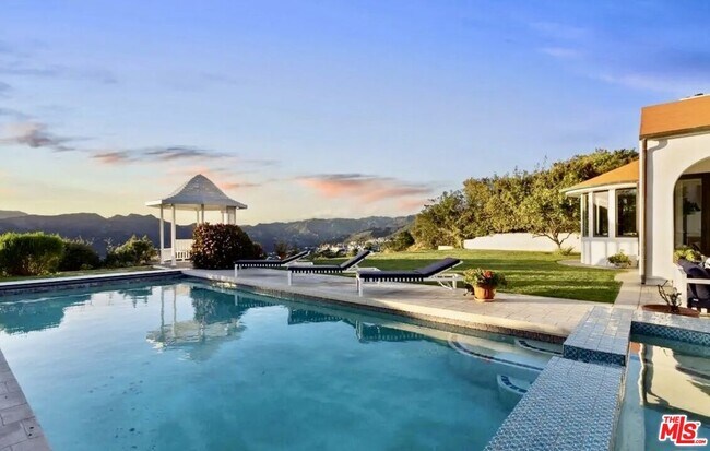 16866 Charmel Ln in Los Angeles, CA - Building Photo - Building Photo