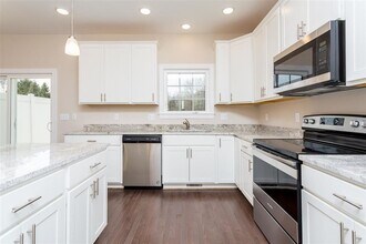 1073 Bluemoon Dr in Harrisonburg, VA - Building Photo - Building Photo