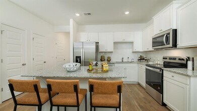 1392 Sweetshrub Dr in Atlanta, GA - Building Photo - Building Photo