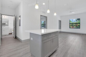 600 NE 14th Ct in Fort Lauderdale, FL - Building Photo - Building Photo